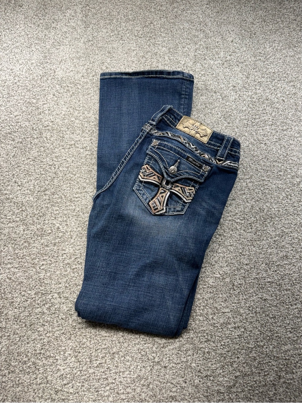 Women's Miss Me Medium Wash Blue Signature Bootcut Embellished Jeans Size 30x34